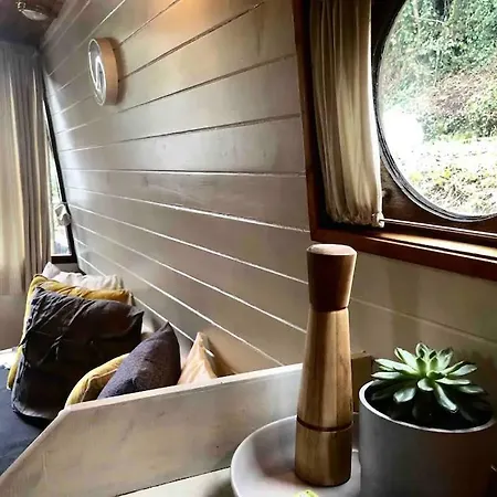 Cosy Narrowboat Near Dublin ספינת מלון קילדייר