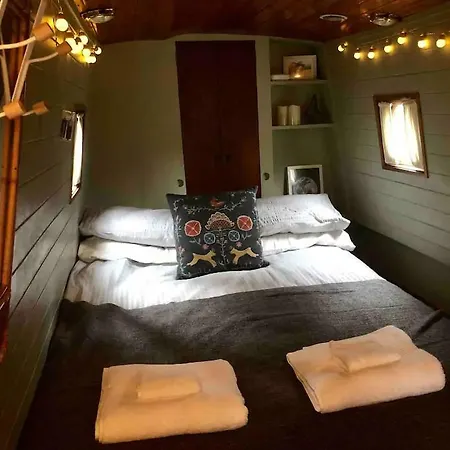 Cosy Narrowboat Near Dublin ספינת מלון קילדייר