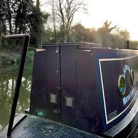 Cosy Narrowboat Near Dublin