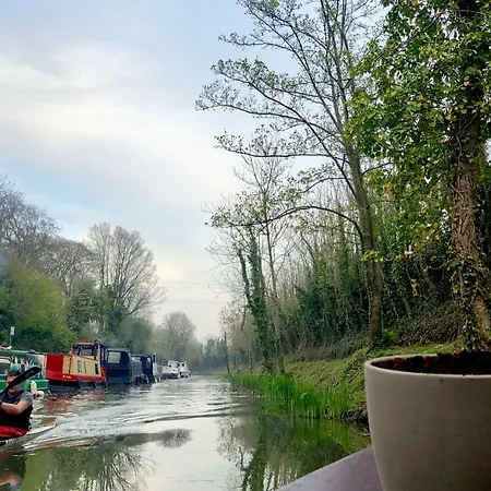 Cosy Narrowboat Near Dublin ספינת מלון *