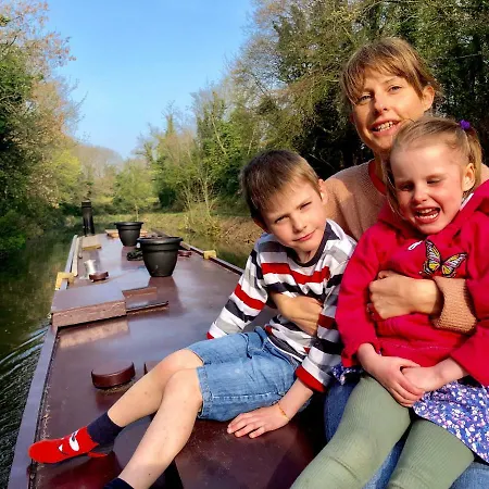 Cosy Narrowboat Near Dublin